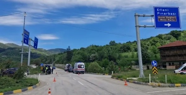 Karabük’te Korkunç Kaza! Kavşakta Otomobiller Çarpıştı